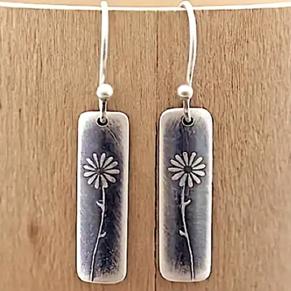 Vintage Silver Daisy Dangle Earrings, Stainless Steel Boho Tribal Minimalist - Picture 6 of 9